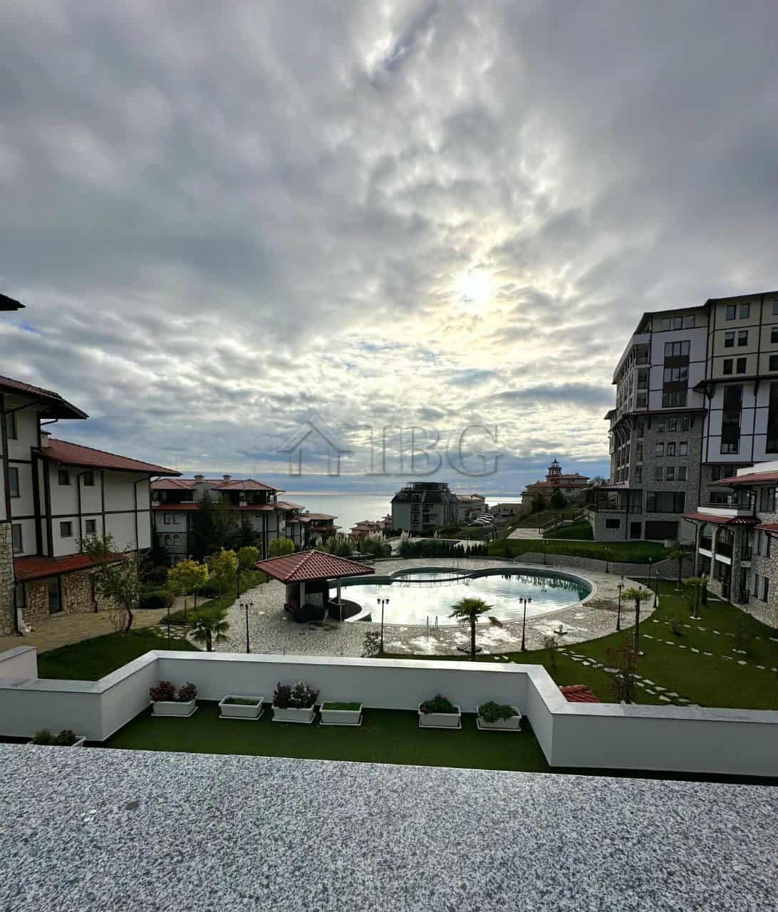 Sea view studio apartment with patio in Sveti Vlas, Bulgaria, offering scenic views and modern ameni.