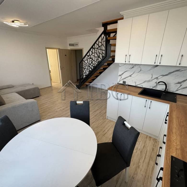 Bright and spacious maisonette apartment with open-plan living area and stylish kitchen in VIP Zone.