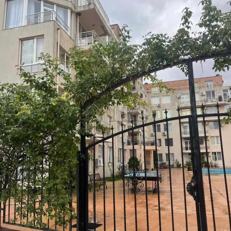 Bright 1-bedroom apartment with balcony in Balkan Breeze 2, Sunny Beach. Ideal for investment or hol.