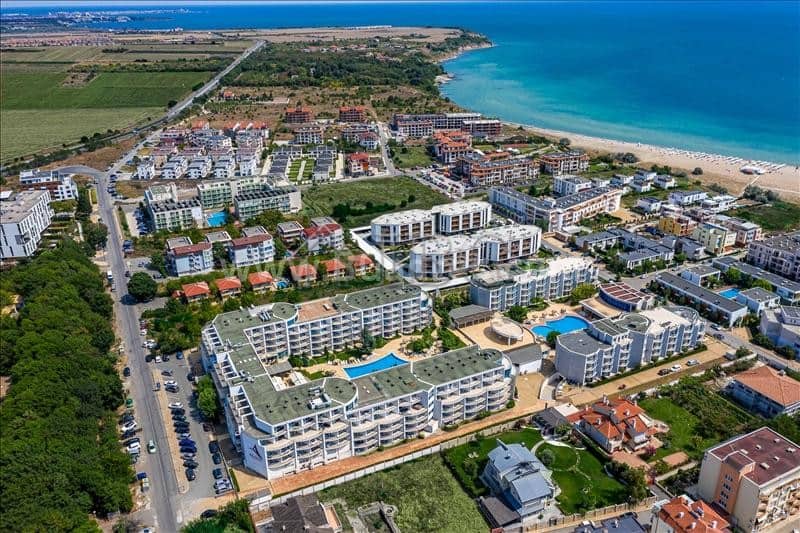 Sea and pool view 1-bedroom apartment in Atlantis Resort, Sarafovo, Burgas, Bulgaria. Perfect for se.