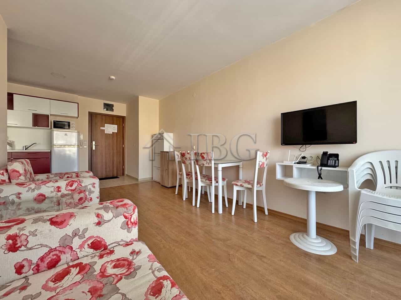 Apartment (1+1) for Sale | Premier Fort Beach, Sveti Vlas Apartment (1+1) for sale at Premier Fort Beach, Sveti Vlas, with modern furnishings and sea views.