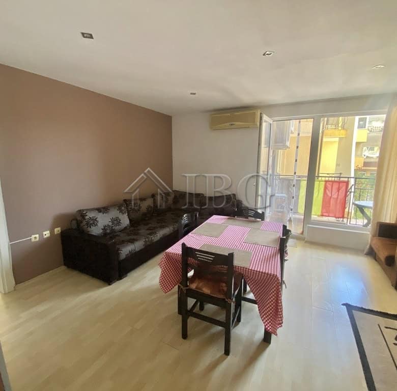 Bright two-bedroom apartment in Sunset Complex near Sveti Vlas beach.