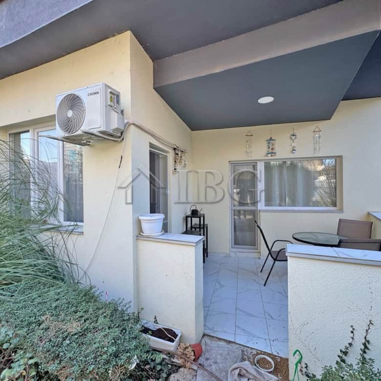 Bright three-room apartment with a generous terrace in Sunny Beach. Perfect for relaxing and outdoor.