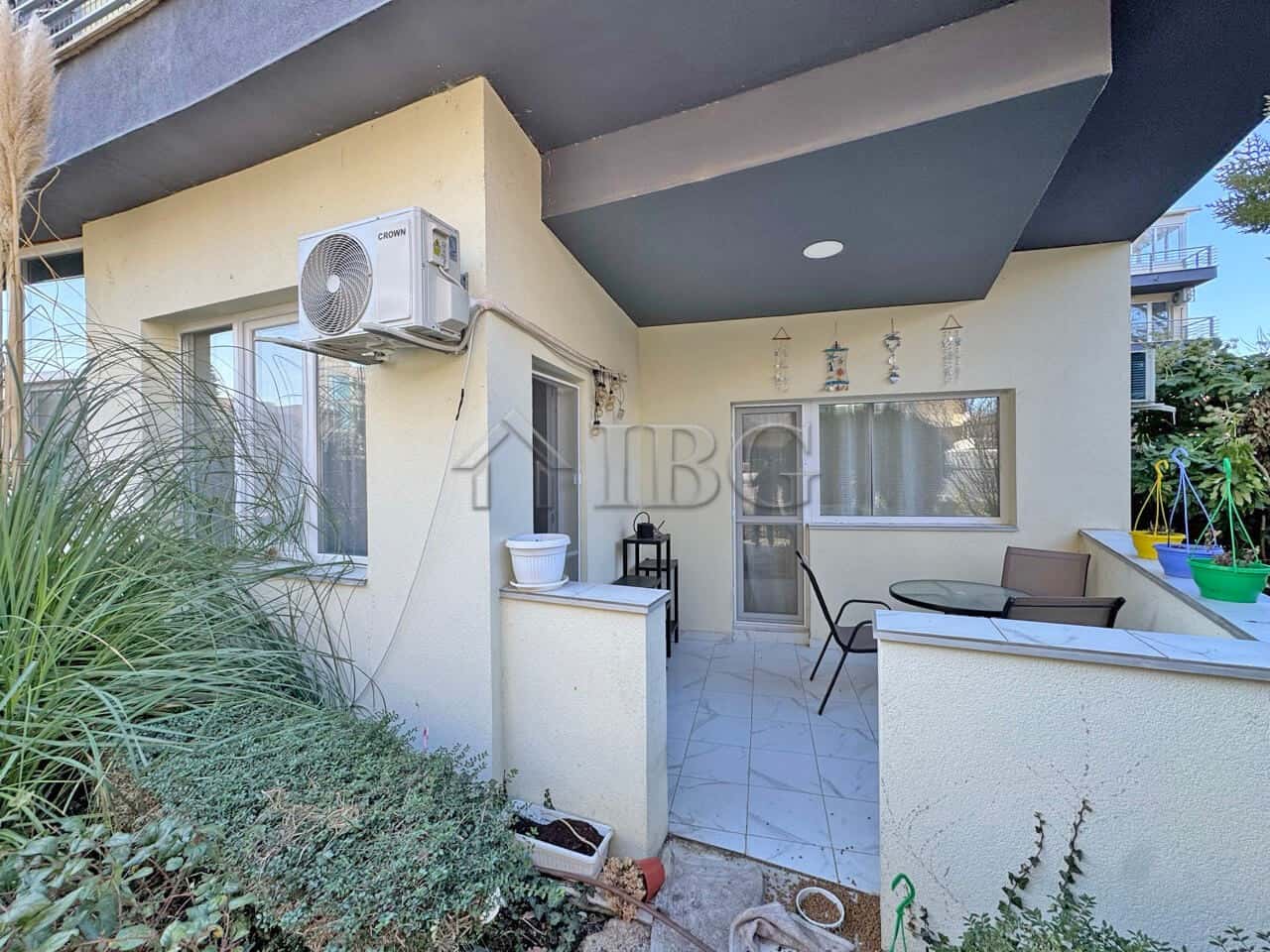 Bright three-room apartment with a generous terrace in Sunny Beach. Perfect for relaxing and outdoor.
