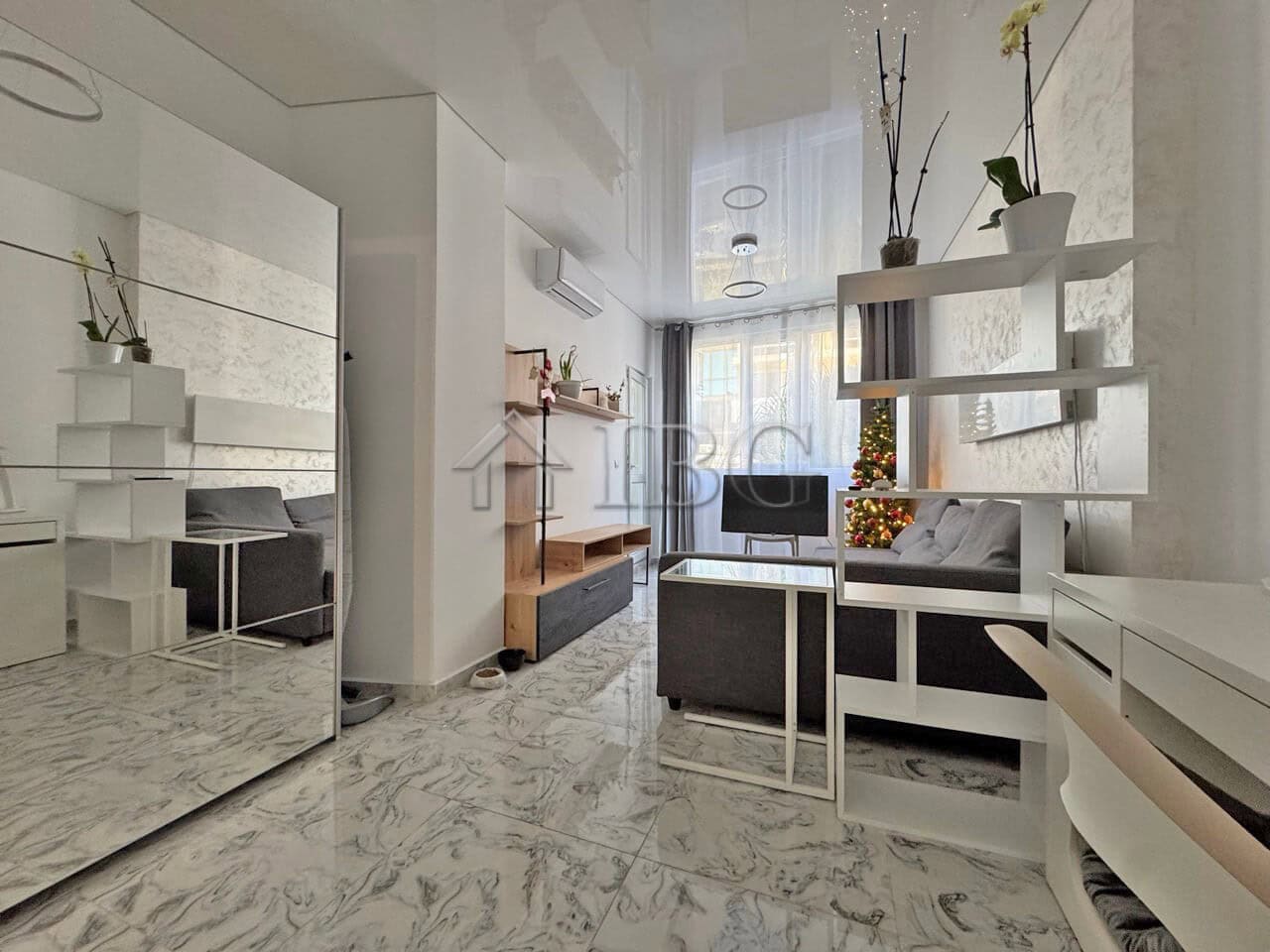 Bright three-room apartment with large terrace in Sol e Mar, Sunny Beach.