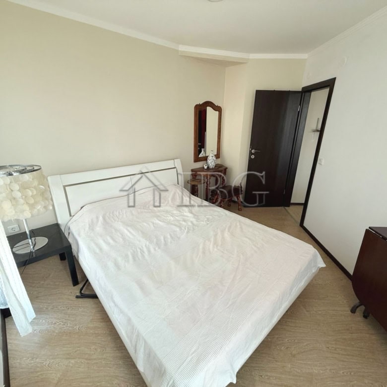 Bright apartment with 1 bedroom and spacious terrace in Sveti Vlas.