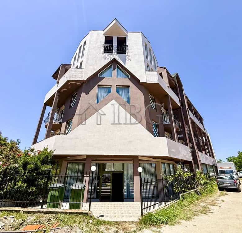 Modern one-bedroom apartment in Summer Ravda with south-facing balcony.