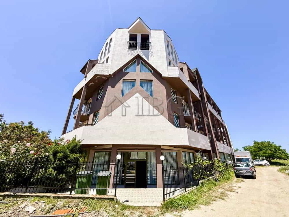 Modern one-bedroom apartment in Summer Ravda with south-facing balcony.