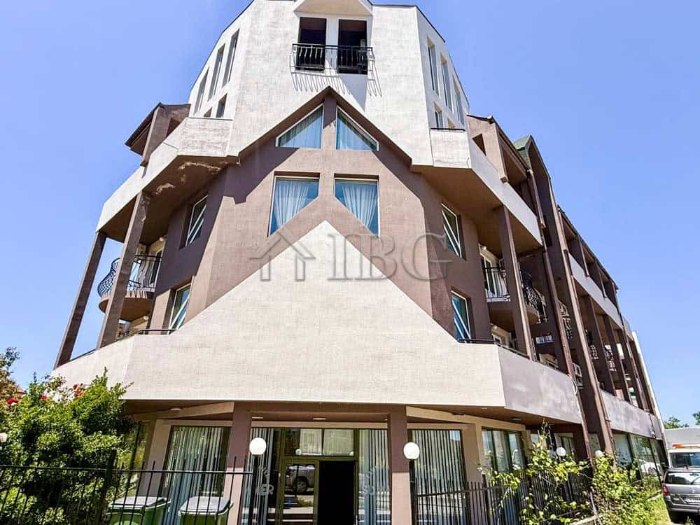 Bright one-bedroom apartment with south-facing balcony in Ravda, perfect for summer living and inves.