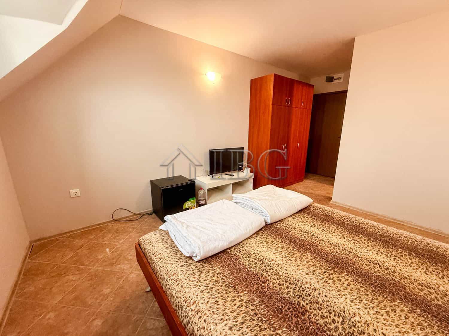 Cozy studio apartment with storage space in Summer Ravda, Bulgaria.