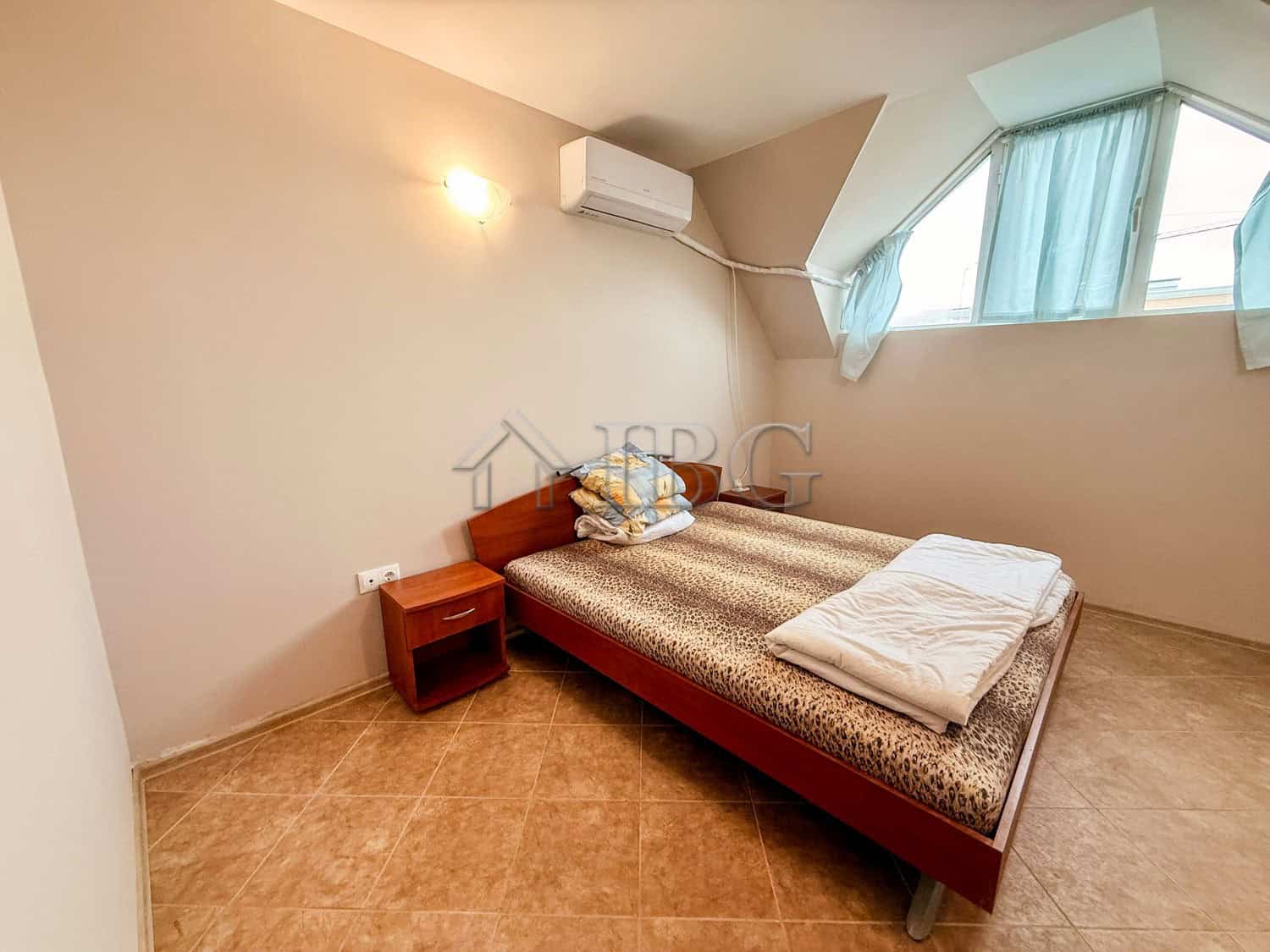 Cozy studio with storage space, summer Ravda, household electricity, water, and natural light.