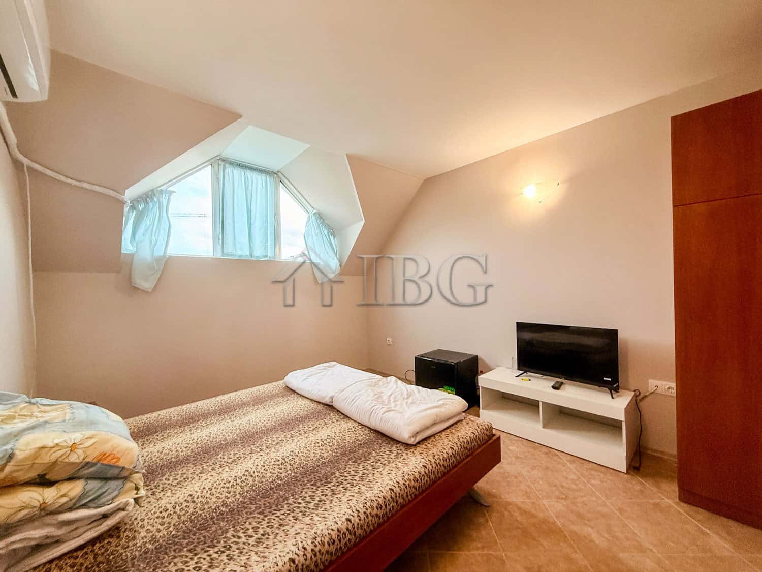 Cozy storage studio in Summer Ravda with electricity and water access.