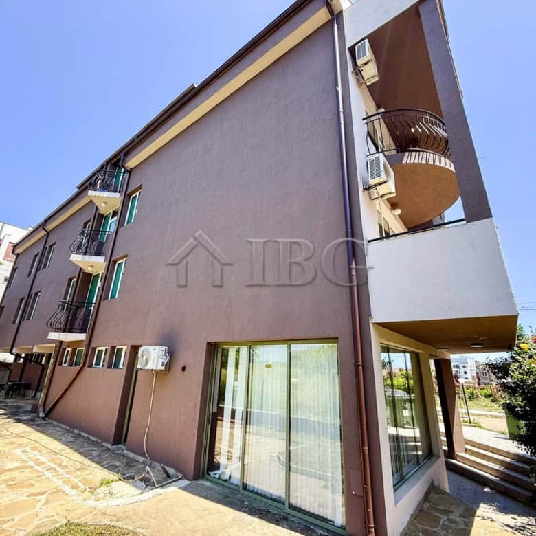 Storage studio with electricity and water in Summer Ravda, ideal for personal or business use.