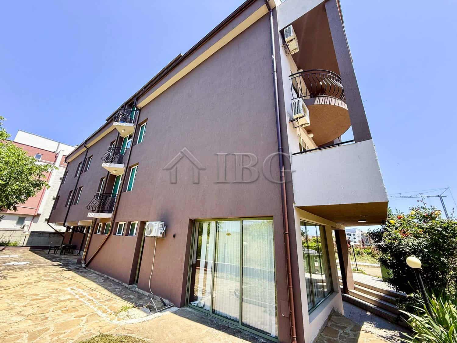 Storage studio with electricity and water in Summer Ravda, ideal for personal or business use.
