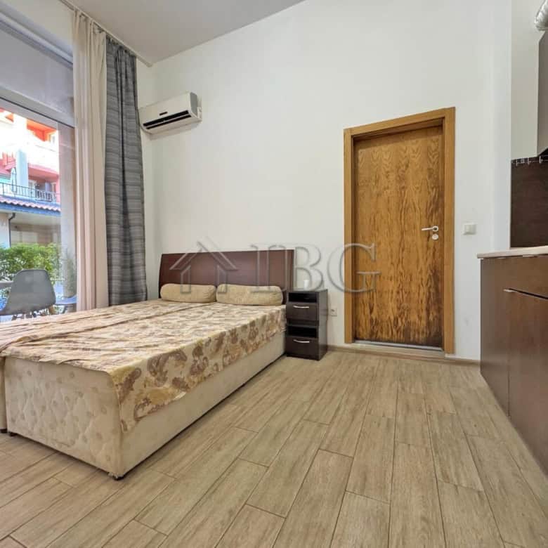 Cozy studio apartment with balcony overlooking the pool in Sunny View Central, Sunny Beach. Perfect.