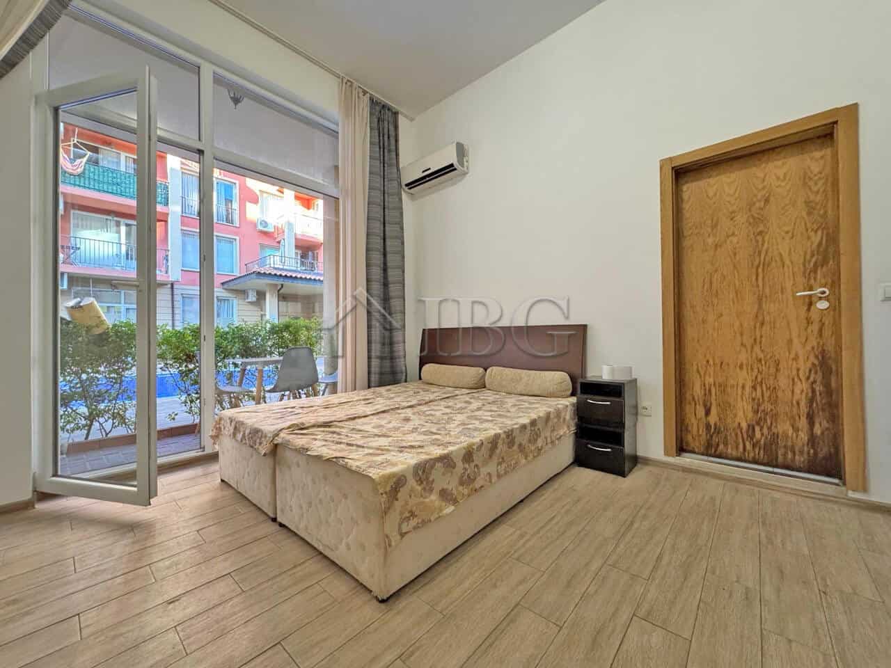 Bright studio with balcony overlooking pool in Sunny View Central, Sunny Beach. Perfect for relaxing.