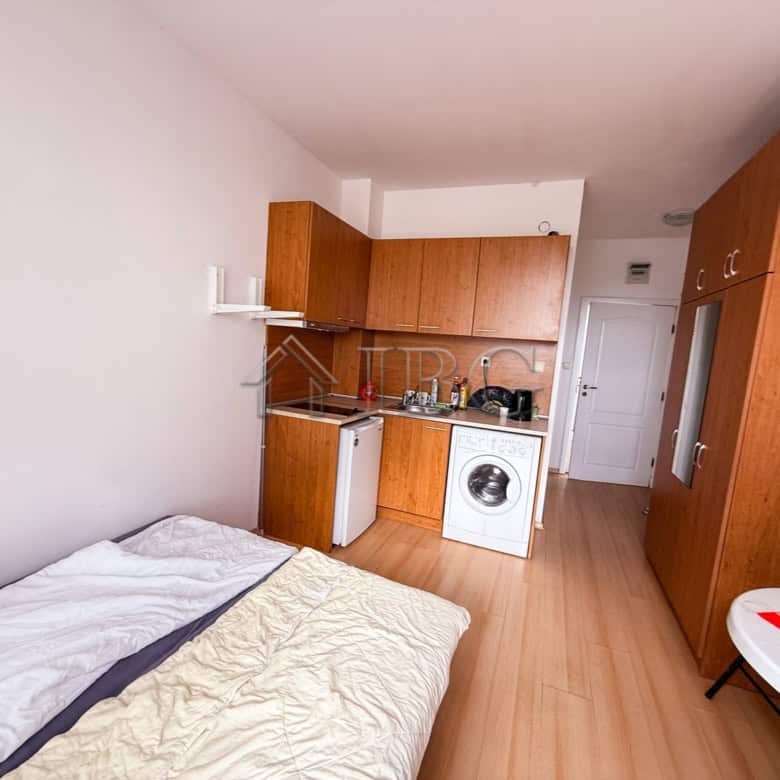 Bright studio apartment with compact kitchen in Sunny Day 5, Sunny Beach. Perfect for vacation or in.