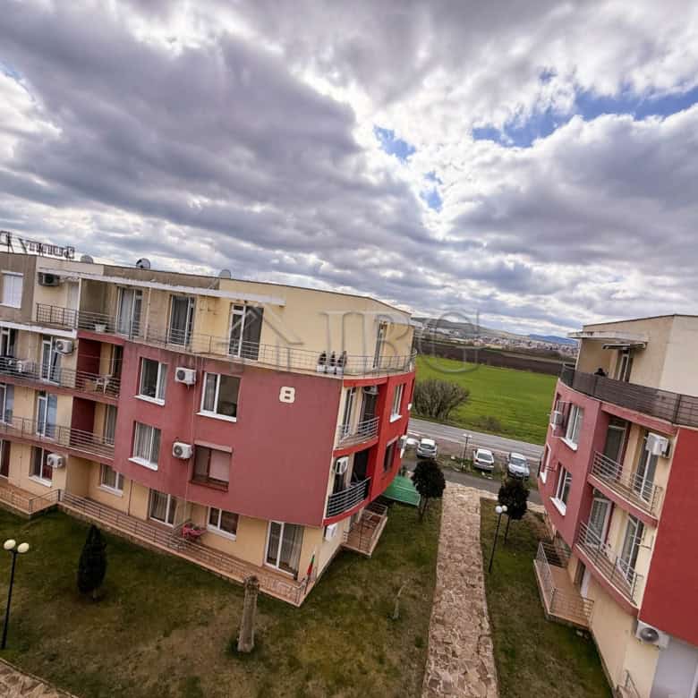 Bright studio apartment for sale in Sunny Day 5, Sunny Beach, perfect for holiday or investment.