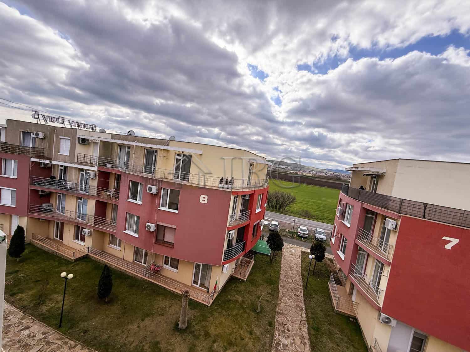 Bright studio apartment for sale in Sunny Day 5, Sunny Beach, perfect for holiday or investment.