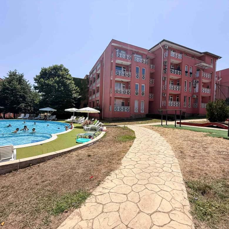Apartment complex with pool and garden at Sunny Day 6, Sunny Beach.