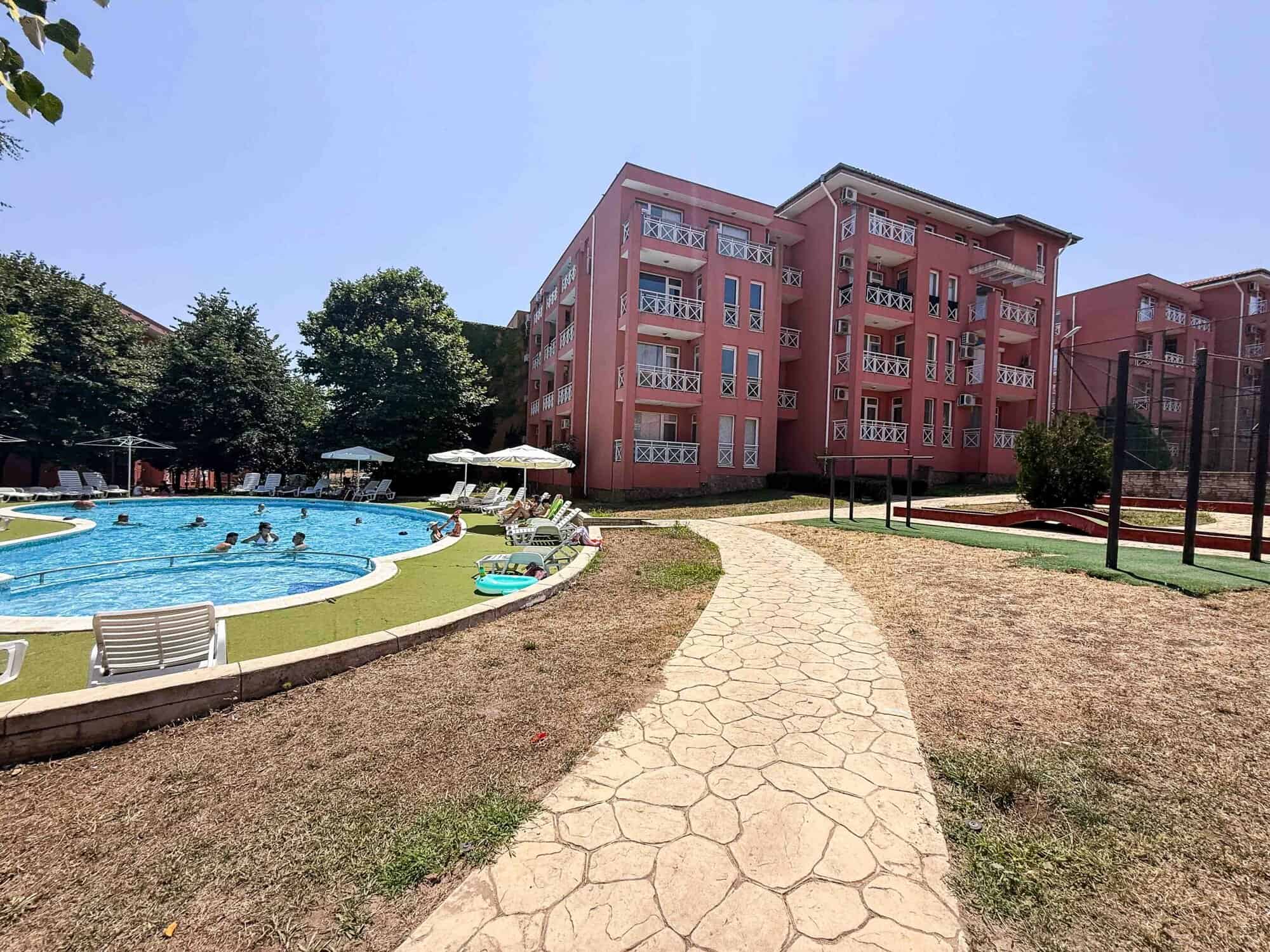 Apartment complex with pool and garden at Sunny Day 6, Sunny Beach.