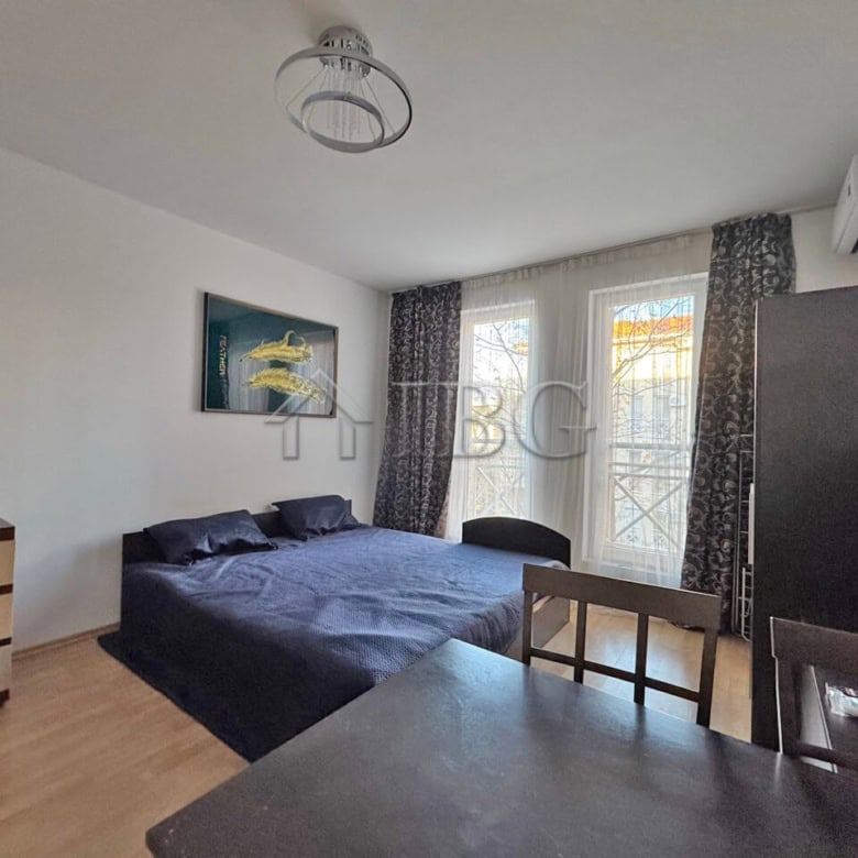 Bright studio apartment for sale close to Sunny Beach, Bulgaria. Ideal for holiday or investment wit.