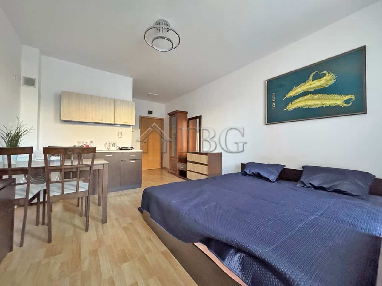 Bright studio apartment close to Sunny Beach with modern furnishings and open-plan living area. Perf.