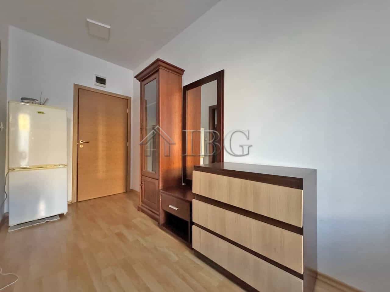 Compact studio apartment with modern furnishings close to Sunny Beach. Ideal for holiday or investme.