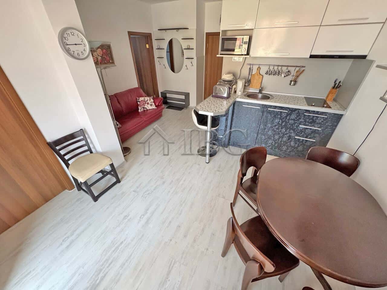Ground-floor apartment with modern kitchen and living area in Sunny Day 6, Sunny Beach. Perfect for.