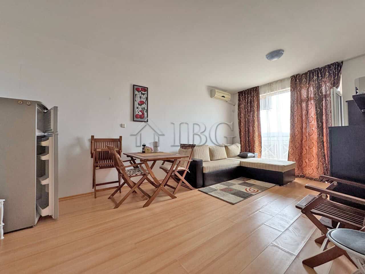 Comfortable 1-bedroom apartment featuring panoramic city views and modern furnishings. Perfect for a.