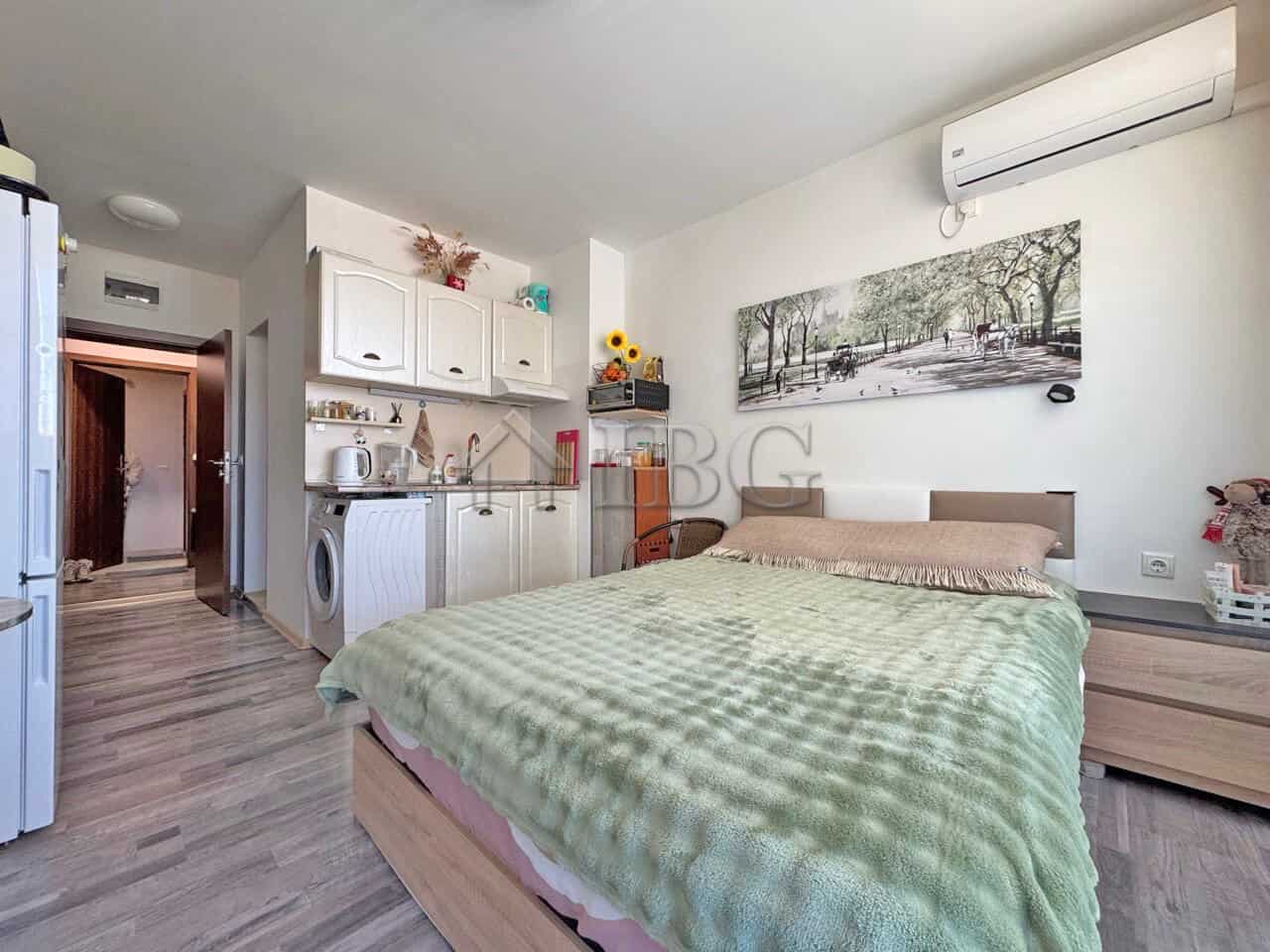 Cozy furnished studio with balcony in Topoli Complex, Sunny Beach.