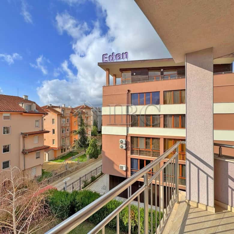Bright one-bedroom apartment with pool view in Sunny Beach.