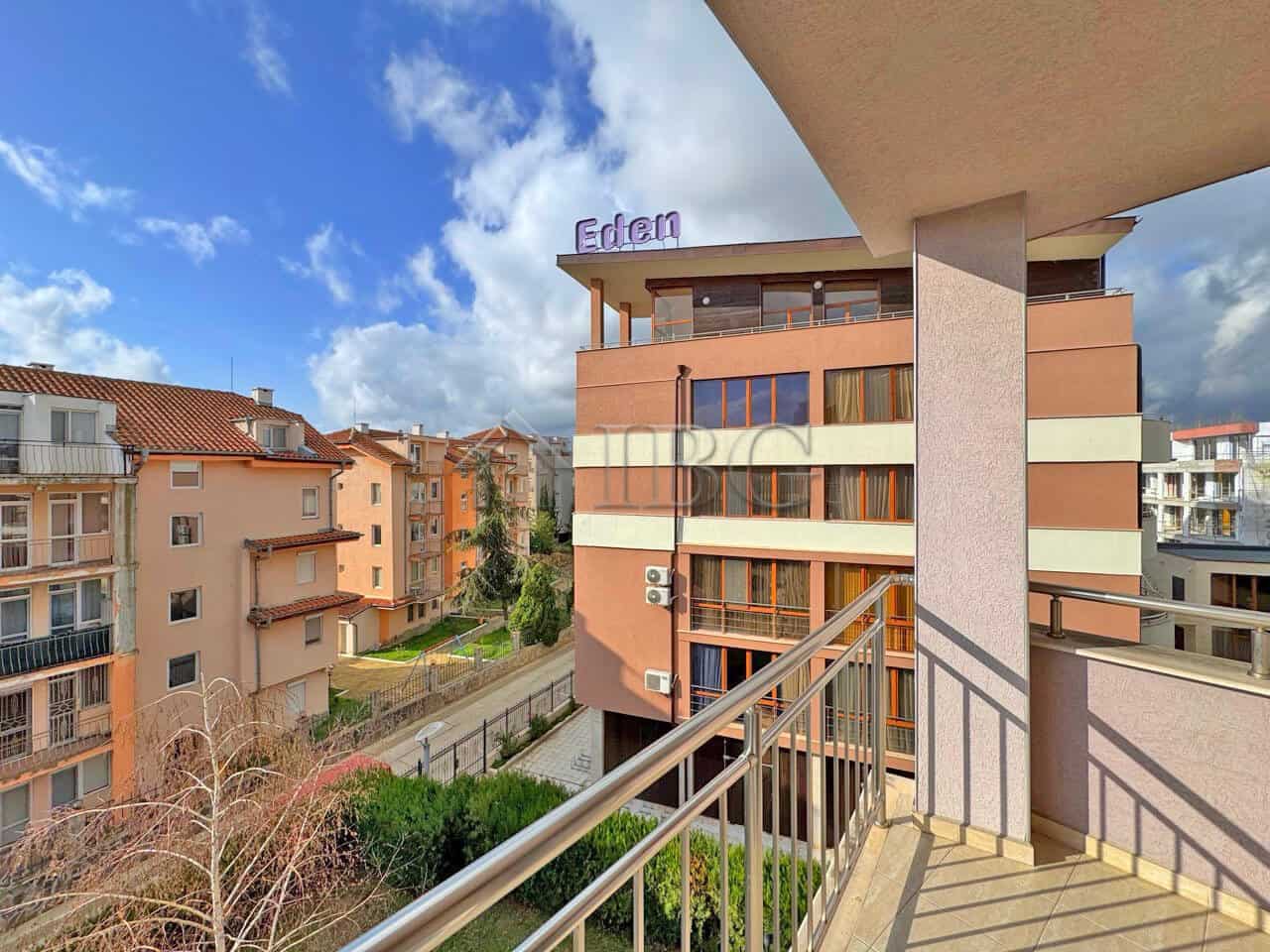 Bright one-bedroom apartment with pool view in Sunny Beach.