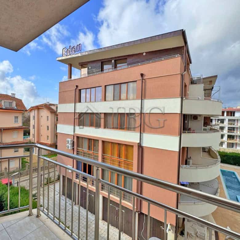 Modern one-bedroom apartment with pool view in Sunny Beach. Perfect for relaxing holidays and invest.