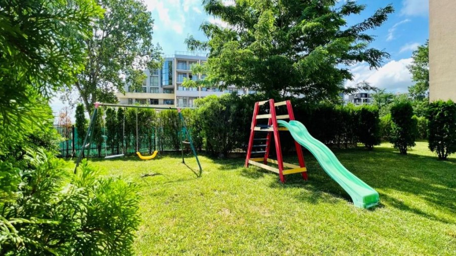 Bright fully furnished studio in Vip Vision, just 400m from the sea in Sunny Beach. Perfect for inve.