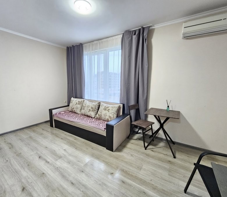Bright fully furnished studio with sofa and large window in Vip Vision, just 400m from the sea. Perf.