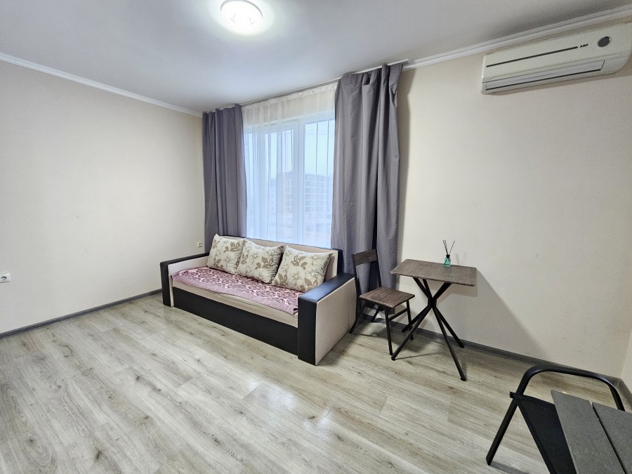 Bright fully furnished studio with sofa and large window in Vip Vision, just 400m from the sea. Perf.