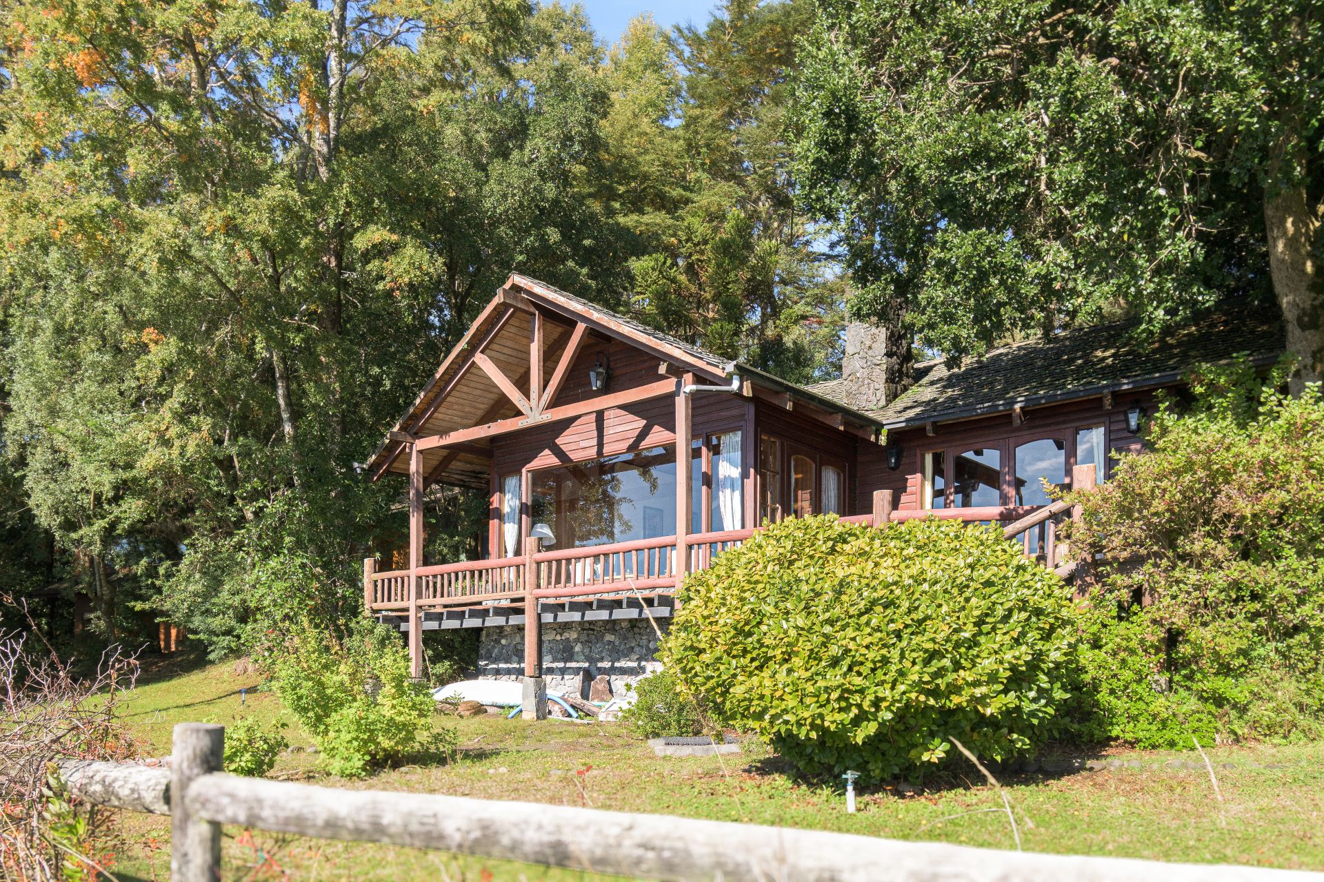 CP1013-Casa-Lago-private-shoreline-Chile-101