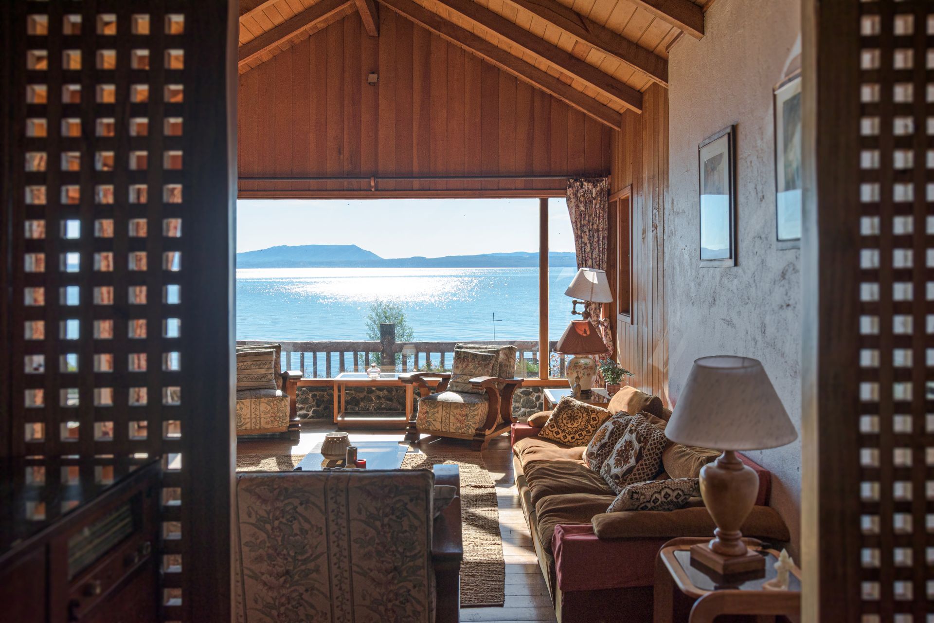 CP1013-Casa-Lago-private-shoreline-Chile-105