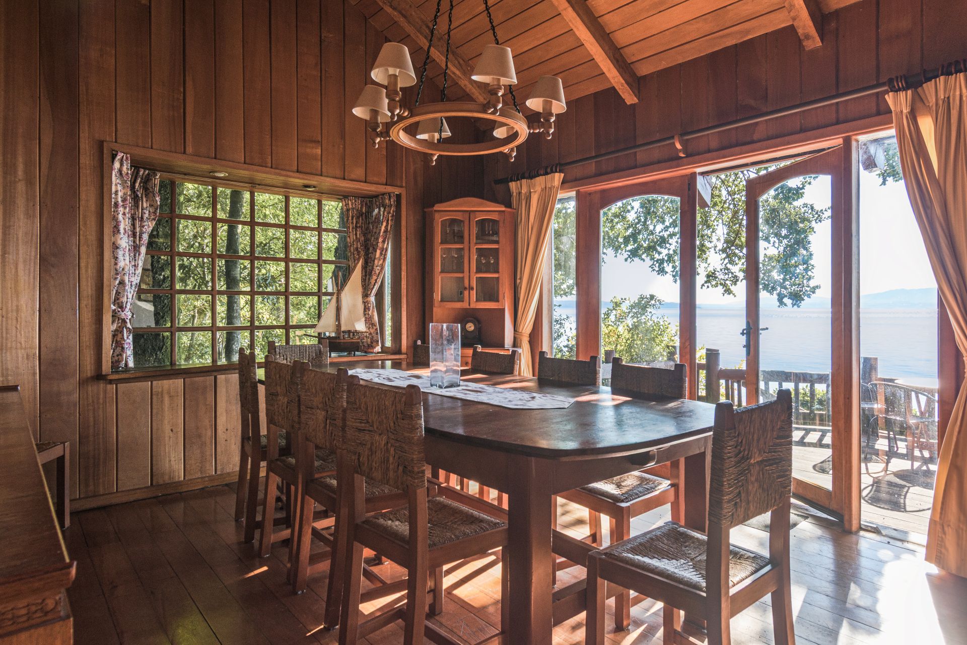 CP1013-Casa-Lago-private-shoreline-Chile-107