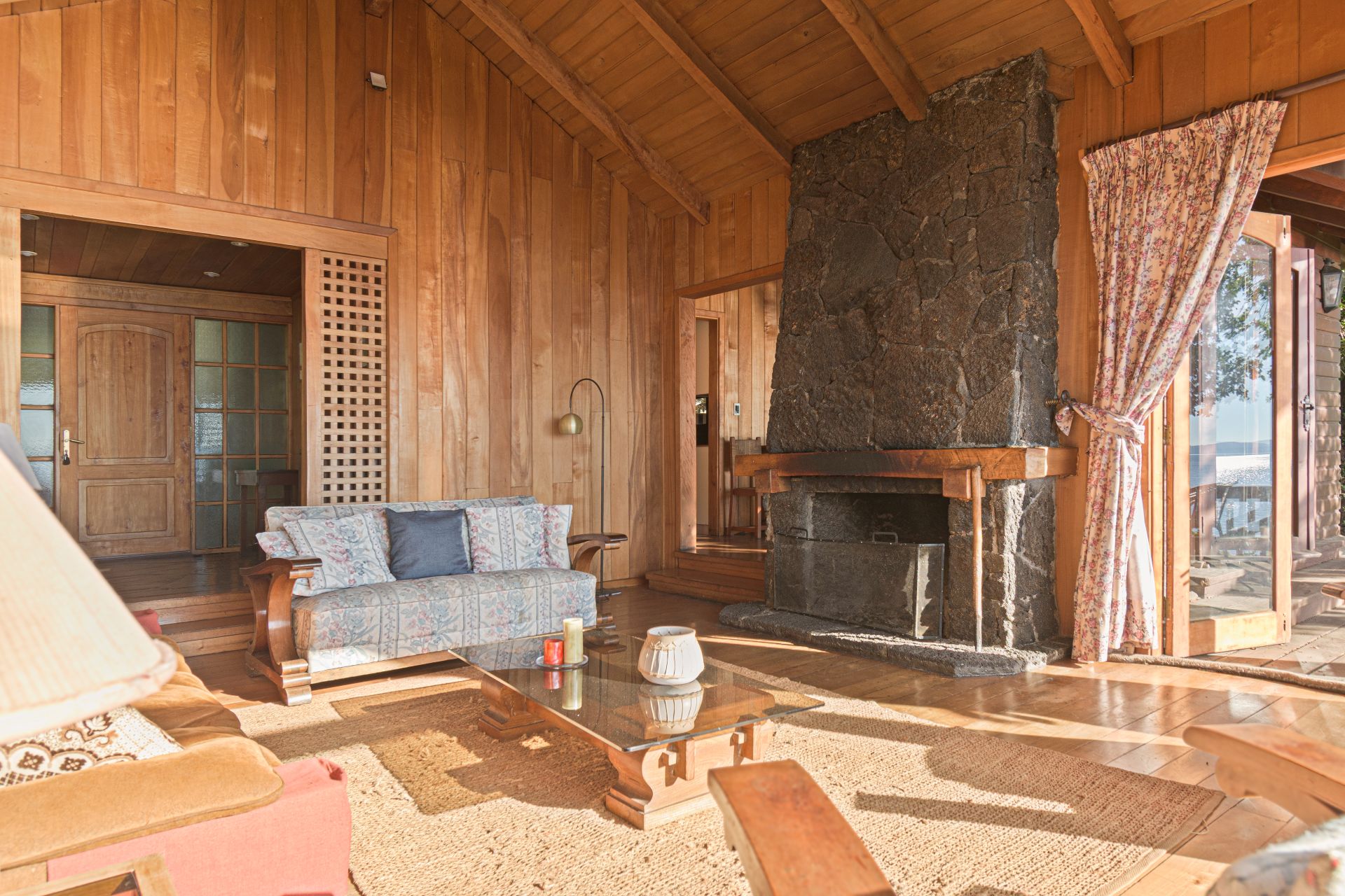 CP1013-Casa-Lago-private-shoreline-Chile-108