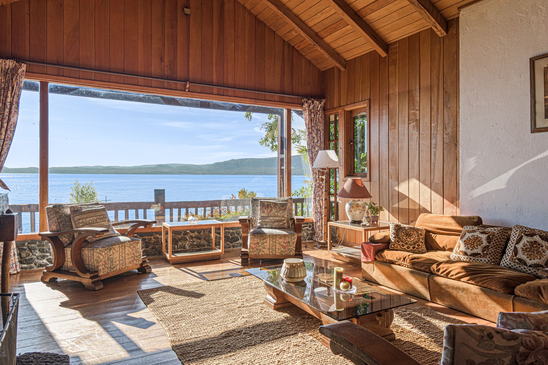 CP1013-Casa-Lago-private-shoreline-Chile-109