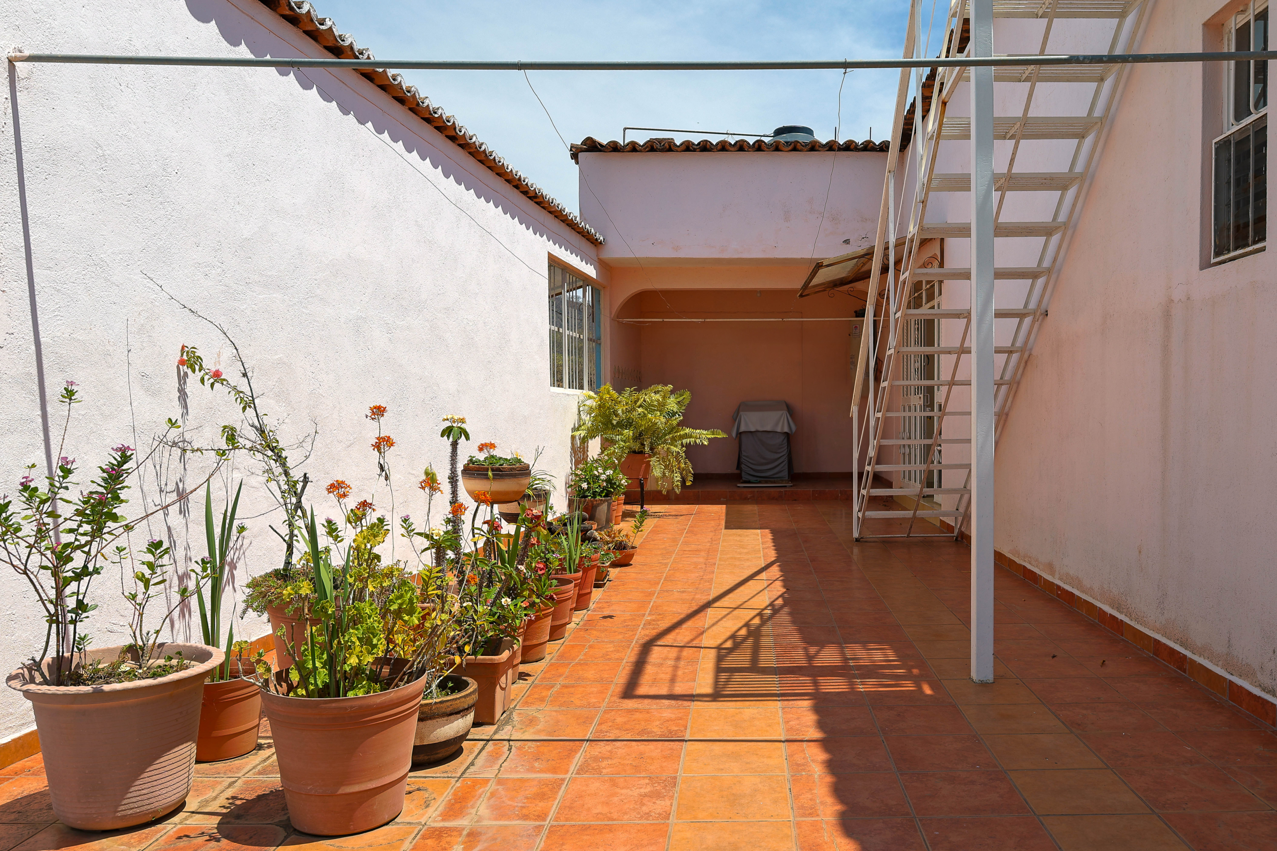 Patio_Trasero_Con_Area_de_Servicio_02_Editada