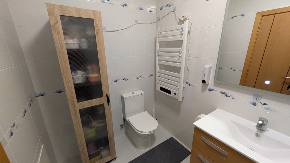 ikVU7fUOyXL4-Bath-2nd-floor3