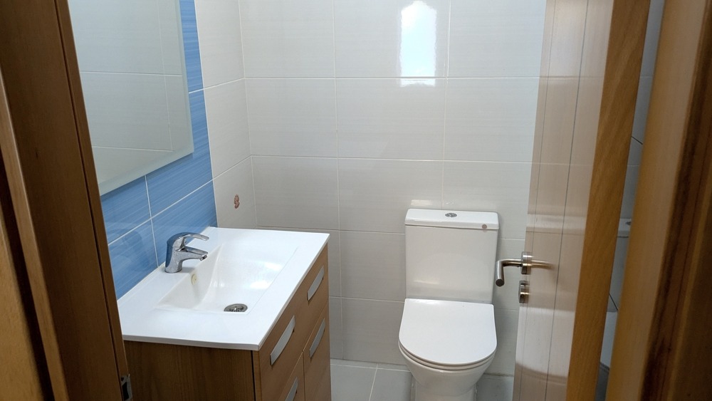 rOlvGdiTHof1-Bathroom-ground-floor
