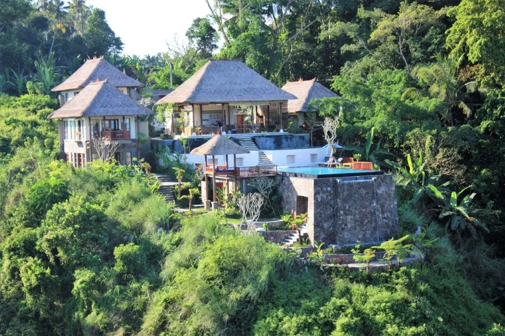 2009 Amori Villas